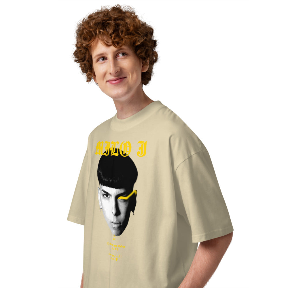 Oversize Milo J - Modelo masculino lateral