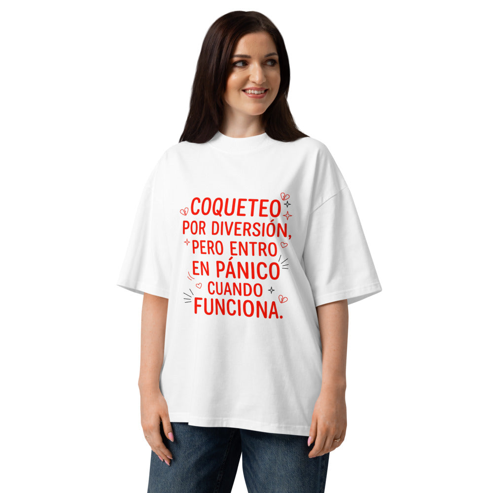 Oversize Coqueteo Por Diversión Pero Entro En Pánico Cuando Funciona - Modelo femenina