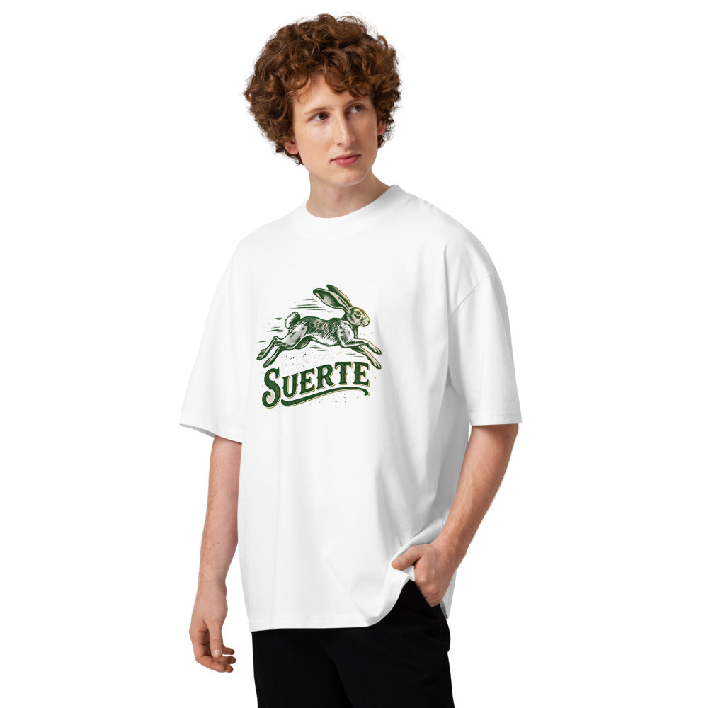 Oversize Suerte Liebre Saltando Verde - Modelo masculino