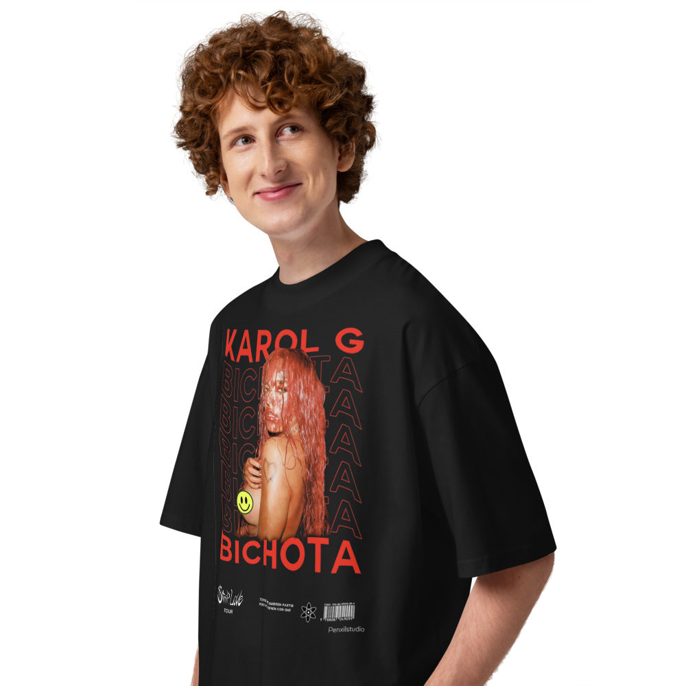 Oversize Bichota Karol G - Modelo masculino lateral