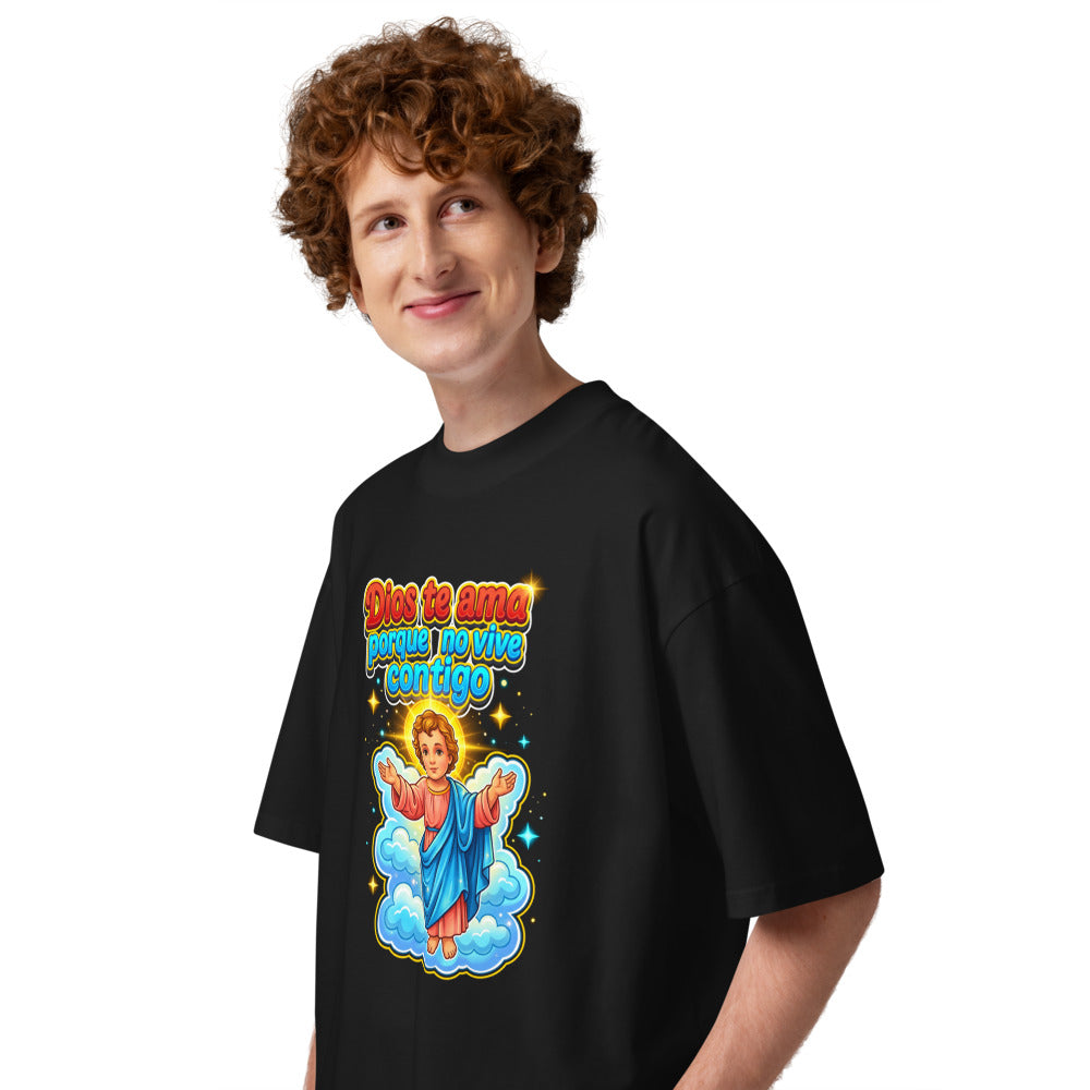 Oversize Dios Te Ama Porque No Vive Contigo - Modelo masculino lateral