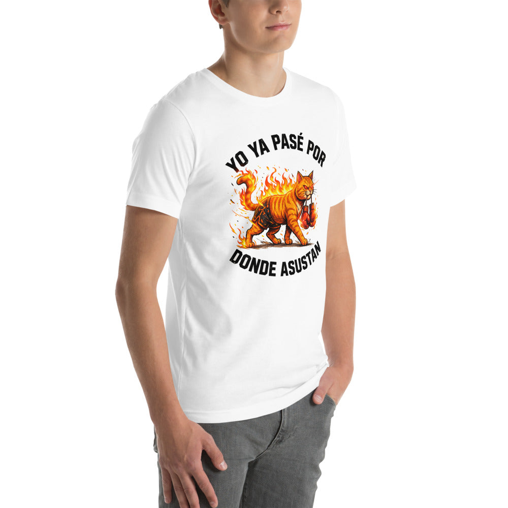 Playera Yo Ya Pasé Por Donde Asustan Gato Boxeador - Modelo masculino lateral