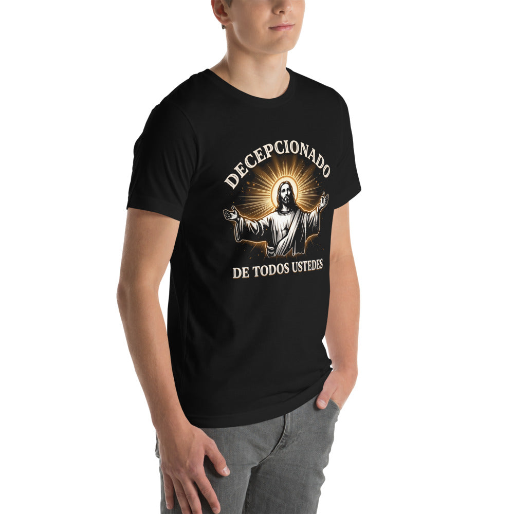 Playera Decepcionado De Todos Ustedes Jesús - Modelo masculino lateral