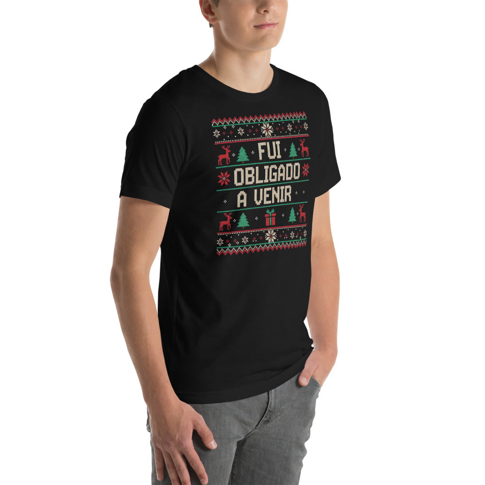 Playera Fui Obligado a venir - Modelo masculino lateral