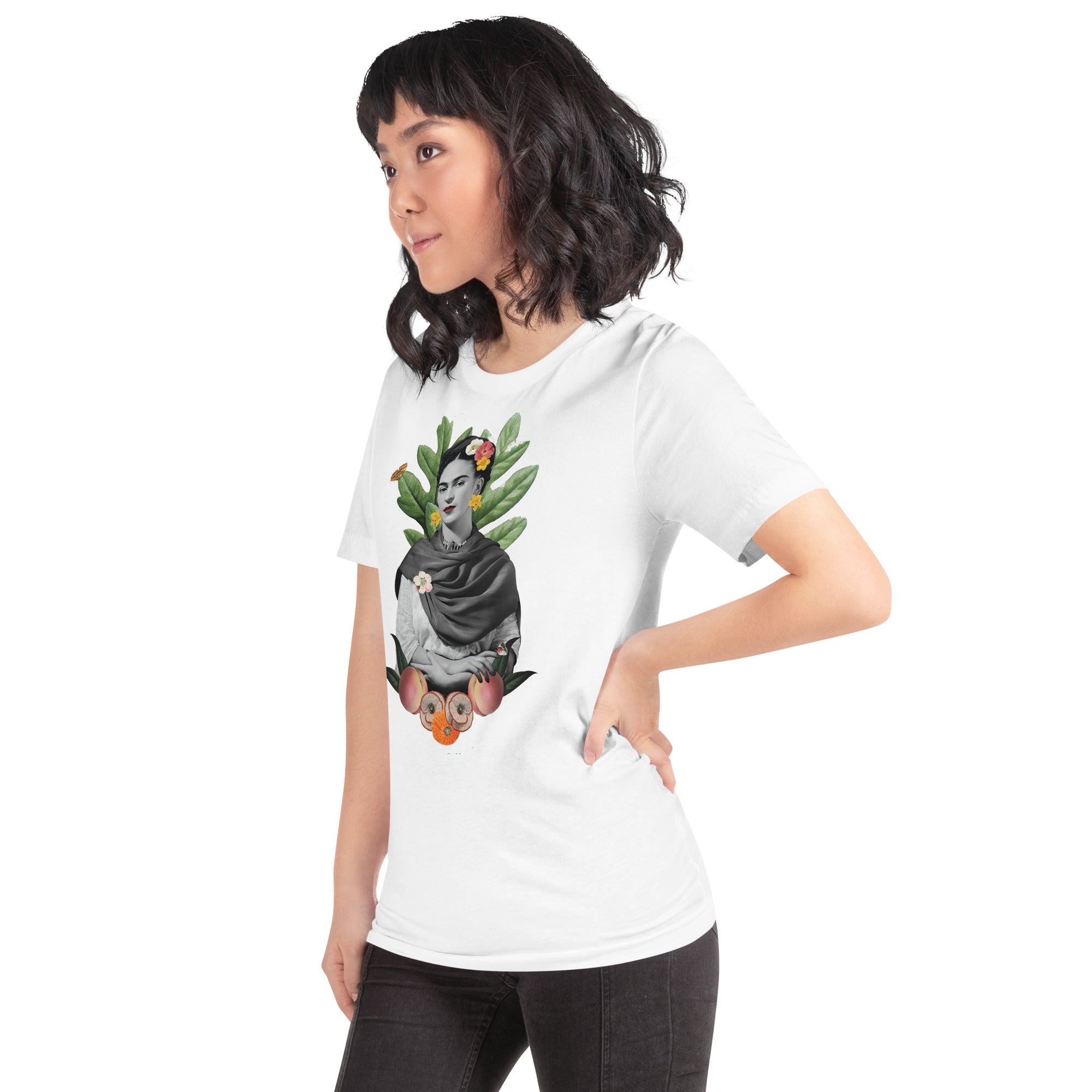 Playera de Frida Floral, Descubre calidad excepcional y estampados duraderos. Encuentra estilo y orgullo en cada prenda.