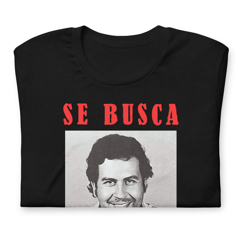 Muestra tu orgullo colombiano con la Camiseta Se Busca. Diseñada con los mejores materiales y un estampado duradero.