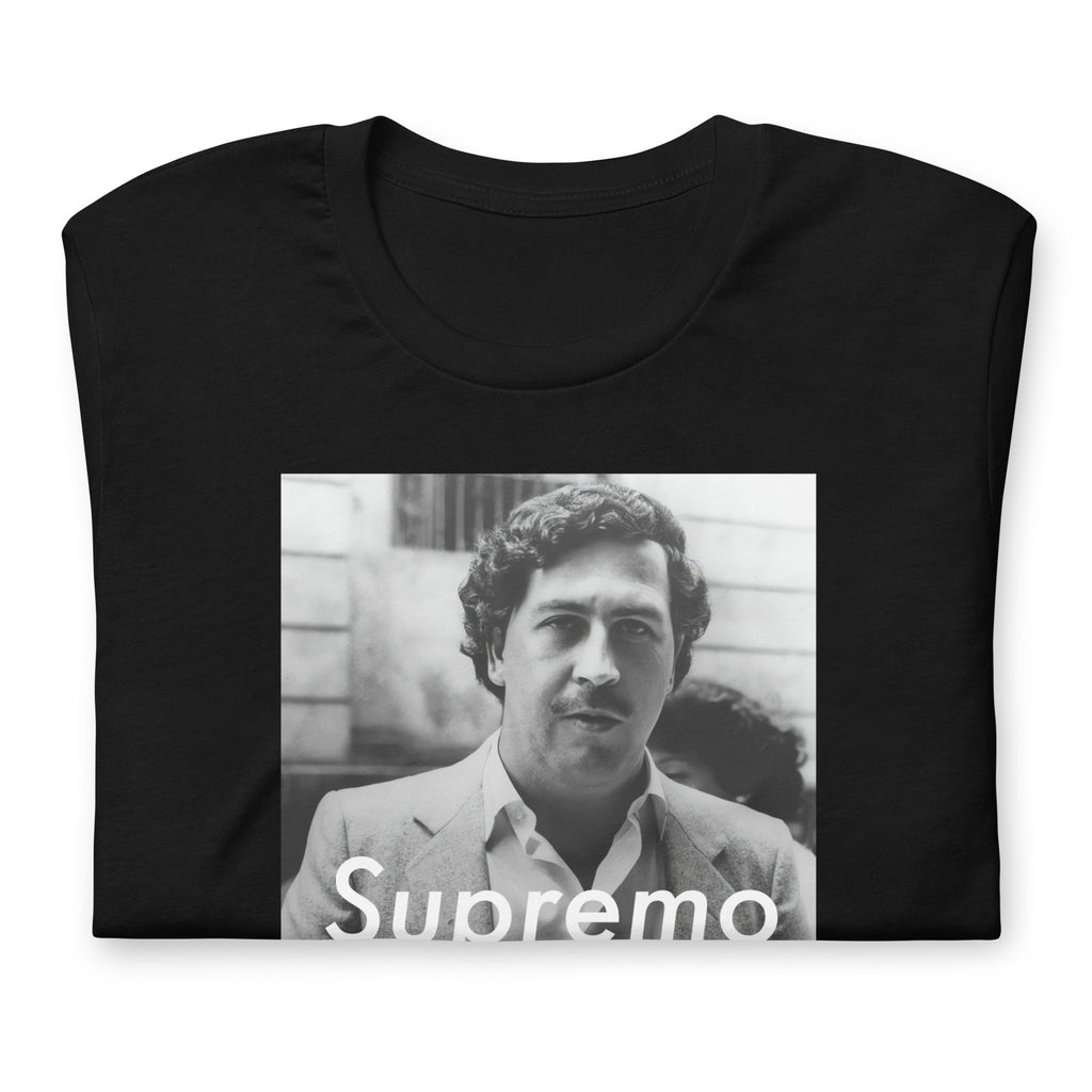 Muestra tu orgullo colombiano con la Camiseta el Supremo. Diseñada con los mejores materiales y un estampado duradero.