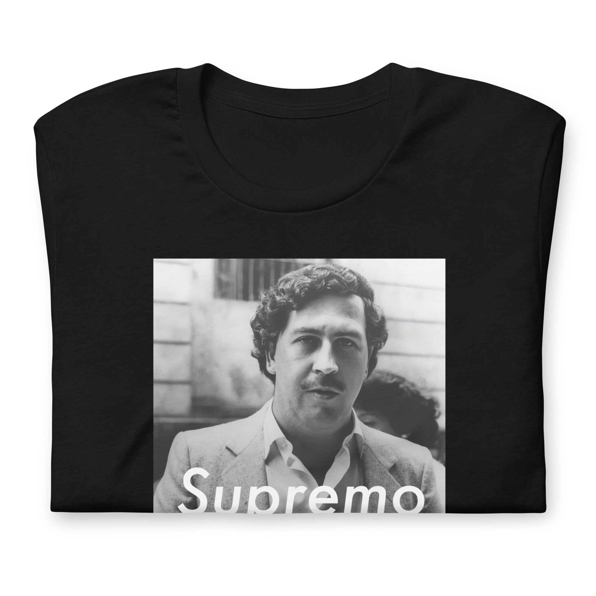 Muestra tu orgullo colombiano con la Camiseta el Supremo. Diseñada con los mejores materiales y un estampado duradero.