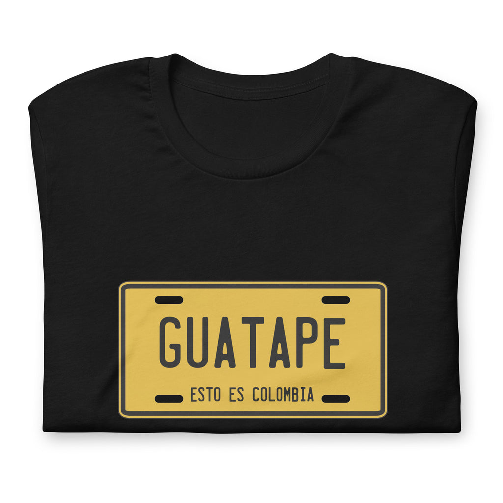Muestra tu orgullo colombiano con la Camiseta Placa de Guatapé. Diseñada con los mejores materiales y un estampado duradero.