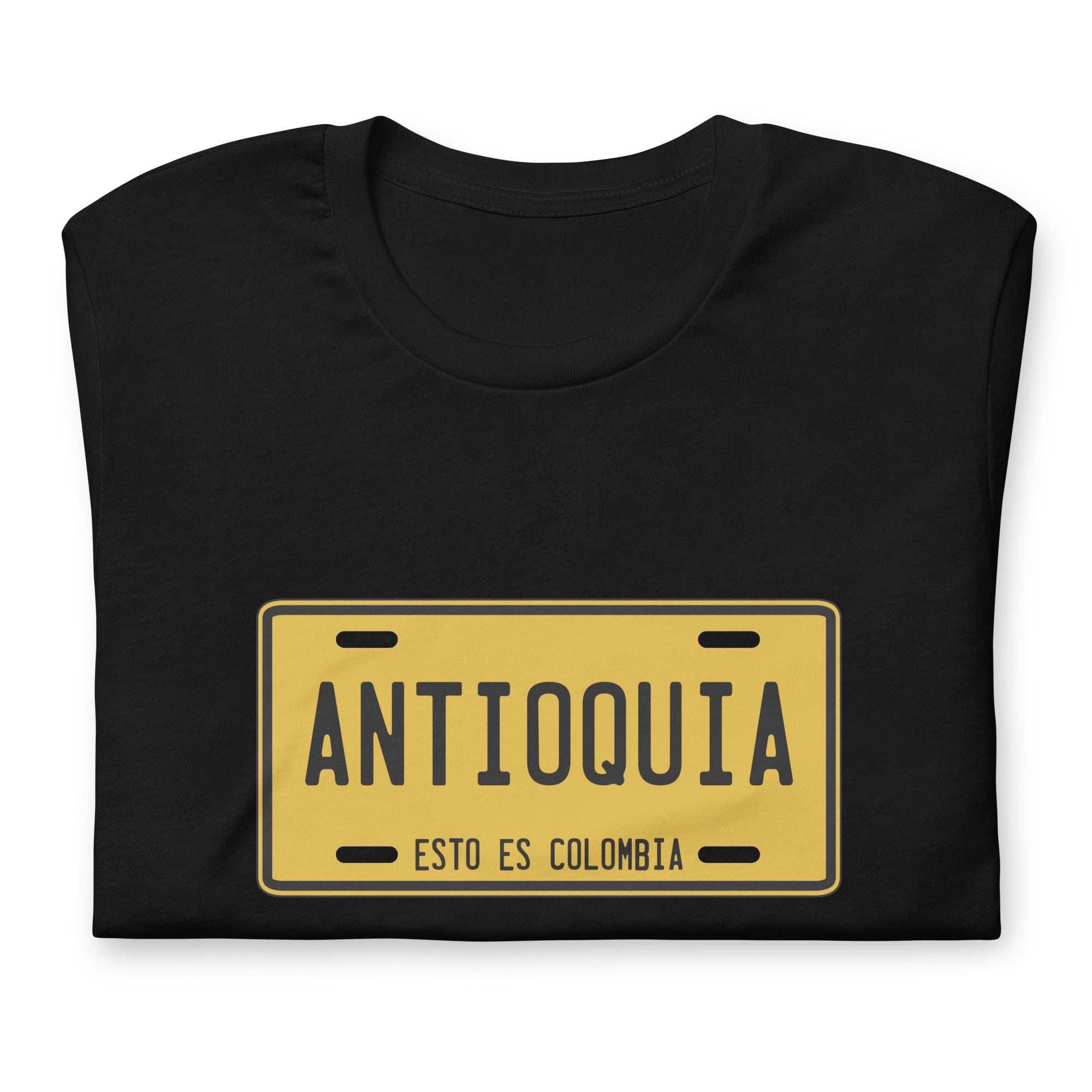 Muestra tu orgullo colombiano con la Camiseta Placa de  Antioquia. Diseñada con los mejores materiales y un estampado duradero.