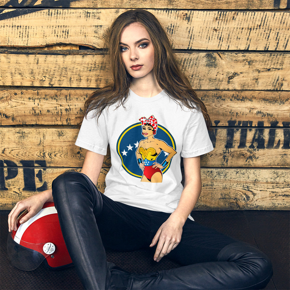 Muestra tu orgullo colombiano con la Camiseta Wonder Pan. Diseñada con los mejores materiales y un estampado duradero.