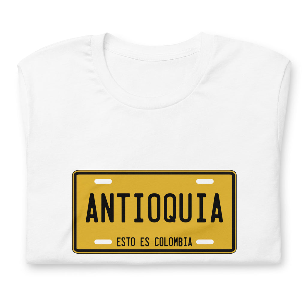 Muestra tu orgullo colombiano con la Camiseta Antioquia Esto es Colombia. Diseñada con los mejores materiales y un estampado duradero.